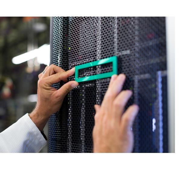 HPE Integrated Lights-Out Advanced - Licenza + Supporto per 3 anni 24x7 - 1 ser…