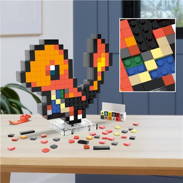 MATTEL MEGA POKEMON SHOWCASE CHARMANDER SET IN STILE RETRO' PIXELATO DA COSTRUI…