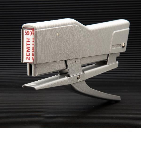 ZENITH 590 TECH CUCITRICE A PINZA CAPACITA' DI CUCITURA 15 FOGLI PUNTI SERIE 6/…