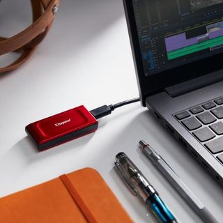 Kingston XS1000 - SSD - 2 TB - esterno (portatile) - USB 3.2 Gen 2 (USB-C conne…